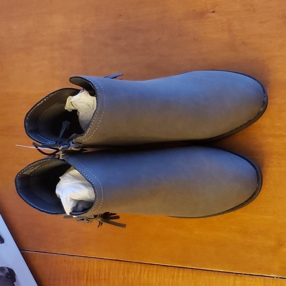 Serra gray ankle boots sz. 6 - Picture 8 of 12